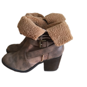 Report women’s brown leather faux fur lined block heel ankle boots size 10